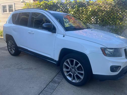 White 2016 Jeep Compass Sport