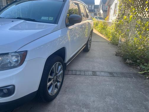 White 2016 Jeep Compass Sport