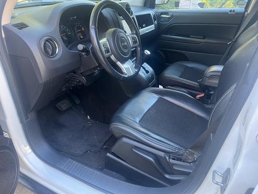 White 2016 Jeep Compass Sport