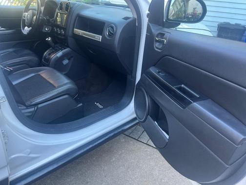 White 2016 Jeep Compass Sport