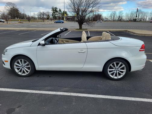 White 2015 Volkswagen Eos Komfort Edition