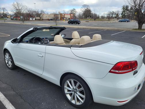White 2015 Volkswagen Eos Komfort Edition
