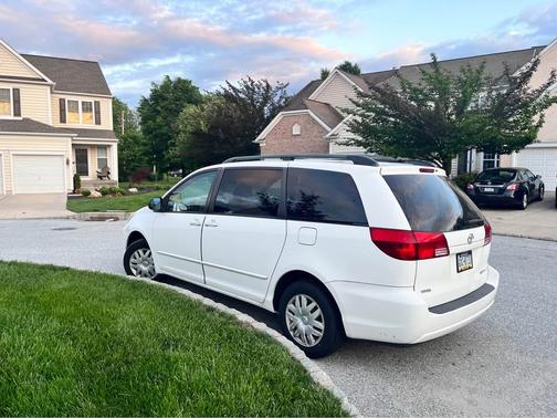 2004 Toyota Sienna LE