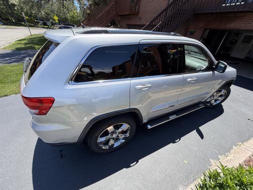 Silver 2011 Jeep Grand Cherokee Laredo