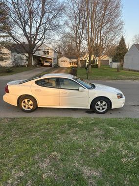 White 2006 Pontiac Grand Prix Base