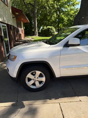 White 2012 Jeep Grand Cherokee Laredo