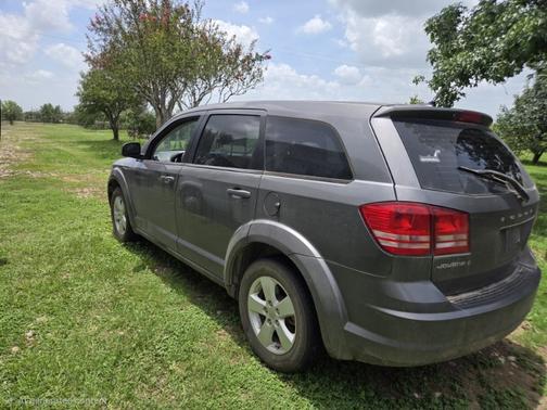 Gray 2013 Dodge Journey SE
