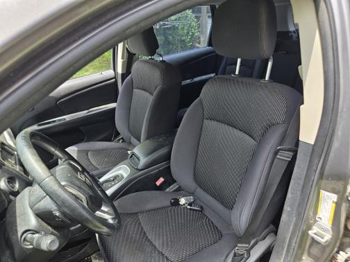 Gray 2013 Dodge Journey SE