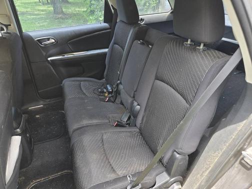 Gray 2013 Dodge Journey SE