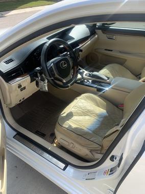 White 2014 Lexus ES 300h Base