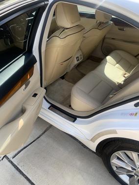 White 2014 Lexus ES 300h Base