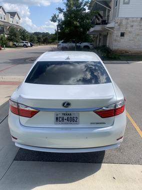 White 2014 Lexus ES 300h Base
