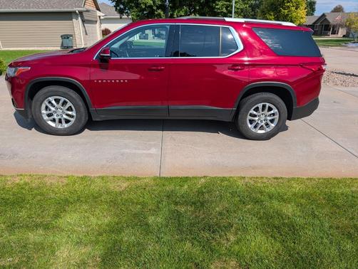 Red 2018 Chevrolet Traverse LT Cloth