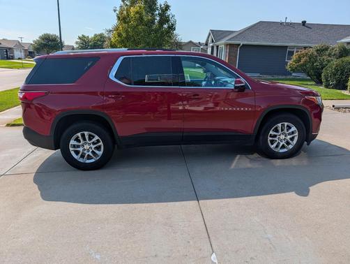 Red 2018 Chevrolet Traverse LT Cloth