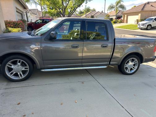Gray 2002 Ford F-150 Lariat SuperCrew