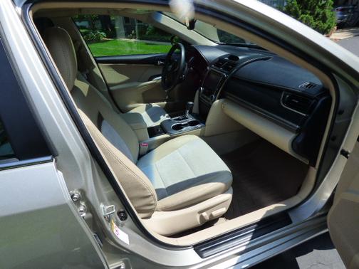 2014 Toyota Camry Hybrid XLE