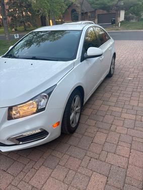 White 2015 Chevrolet Cruze 2LT