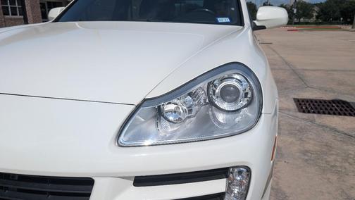 White 2010 Porsche Cayenne Cayenne