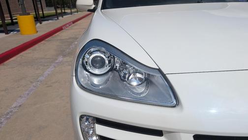 White 2010 Porsche Cayenne Cayenne