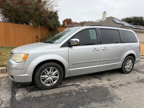 2010 Chrysler Town & Country Touring