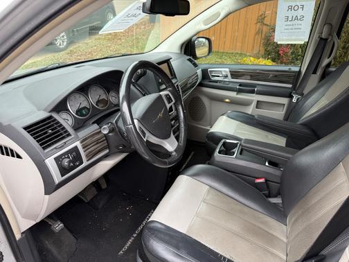 2010 Chrysler Town & Country Touring