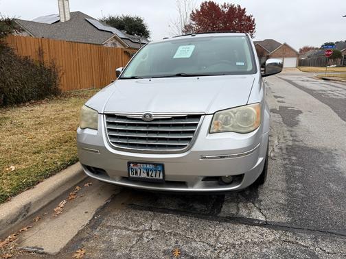 2010 Chrysler Town & Country Touring
