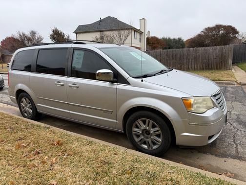 2010 Chrysler Town & Country Touring