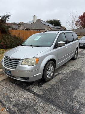 2010 Chrysler Town & Country Touring