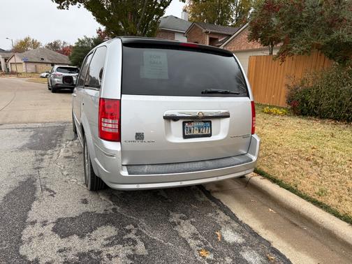 2010 Chrysler Town & Country Touring