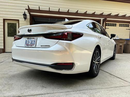 White 2024 Lexus ES 300h Base