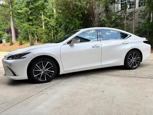 White 2024 Lexus ES 300h Base