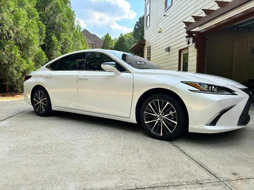 White 2024 Lexus ES 300h Base