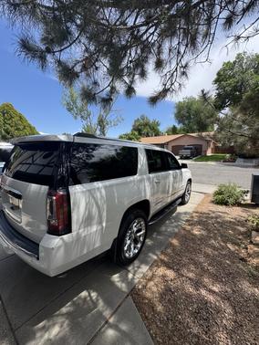 White 2017 GMC Yukon XL Denali
