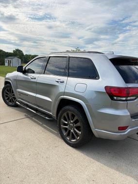 Silver 2016 Jeep Grand Cherokee Limited