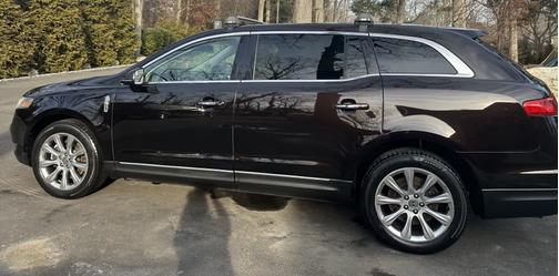 2014 Lincoln MKT Base