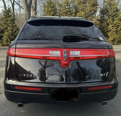 2014 Lincoln MKT Base