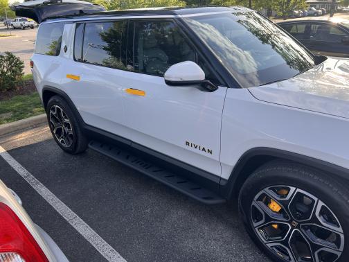 2023 Rivian R1S Adventure Quad-Motor Large Package
