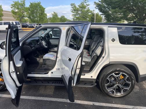 2023 Rivian R1S Adventure Quad-Motor Large Package