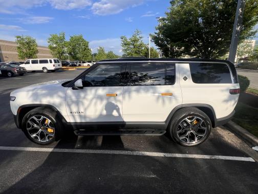 2023 Rivian R1S Adventure Quad-Motor Large Package