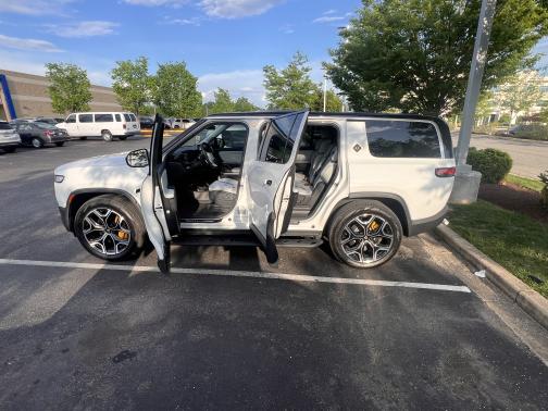 2023 Rivian R1S Adventure Quad-Motor Large Package