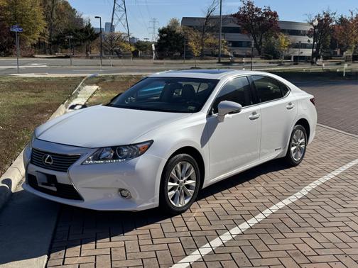 2014 Lexus ES 300h Base