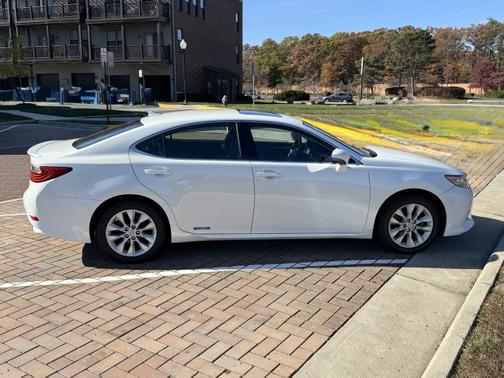 2014 Lexus ES 300h Base