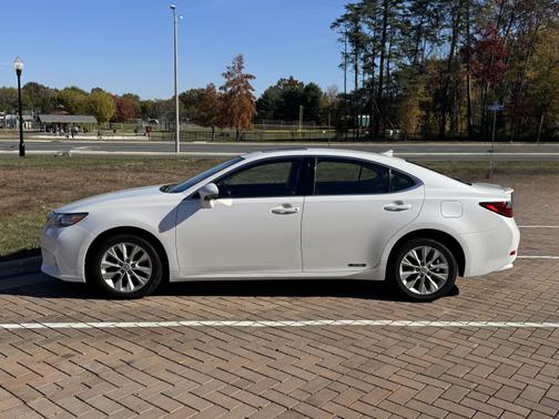 2014 Lexus ES 300h Base
