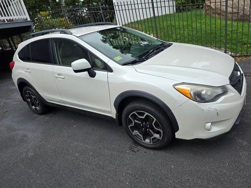 White 2014 Subaru XV Crosstrek 2.0i Limited