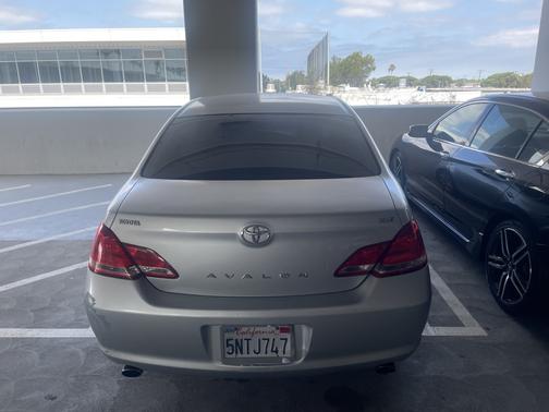 2005 Toyota Avalon XL