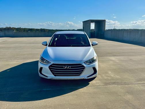 White 2018 Hyundai ELANTRA SEL