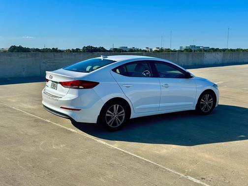 White 2018 Hyundai ELANTRA SEL