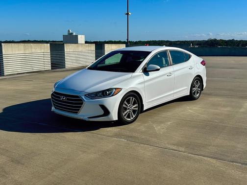 White 2018 Hyundai ELANTRA SEL
