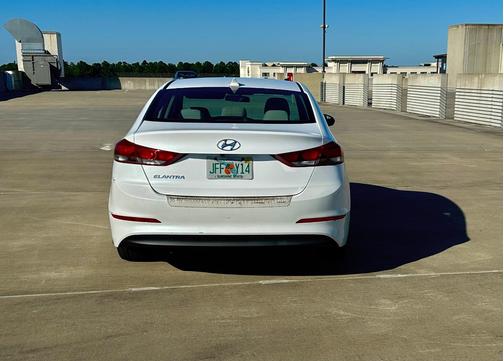 White 2018 Hyundai ELANTRA SEL