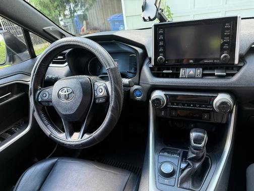 White 2021 Toyota RAV4 Hybrid XSE